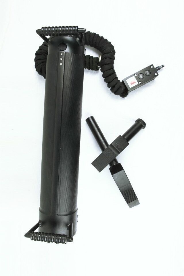 Portable Pneumatic Door Opener 60 140cm Break Width 5m Remote Distance