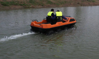 All terrain amphibious vehicle equipped with location positioning function as a tow truck