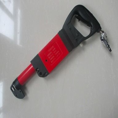 Pneumatic reciprocating saw